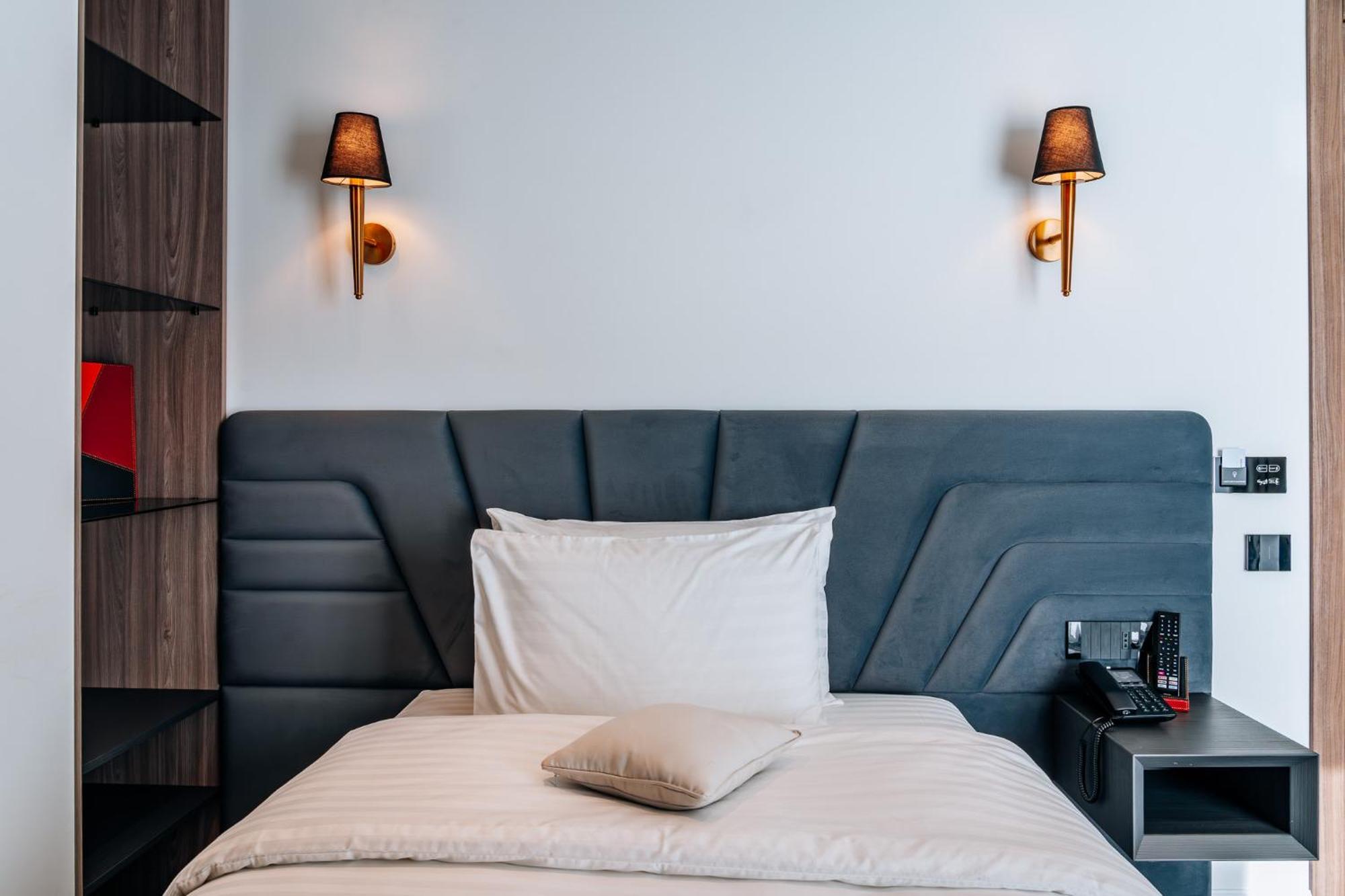 קלוז'-נאפוקה Sky Airport Hotel חדר תמונה