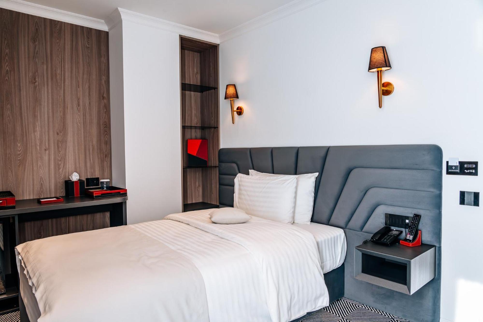 קלוז'-נאפוקה Sky Airport Hotel חדר תמונה